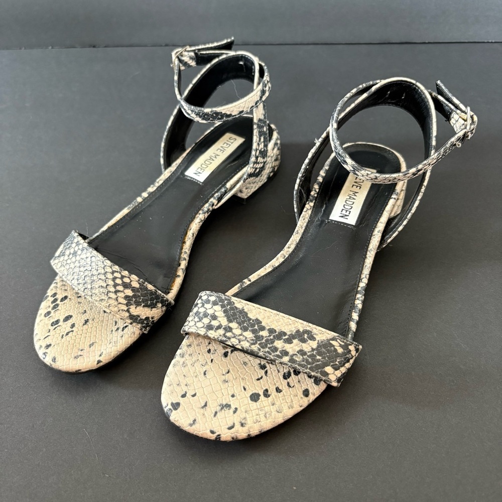Steve Madden Savannah Black and Cream Snake‎ Print T-Strap Sandals 6.5 Formal